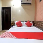 Oyo Flagship 81569 The Red Rose Inn